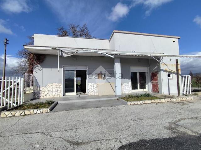 Locale Commerciale in vendita a Foligno, Umbria