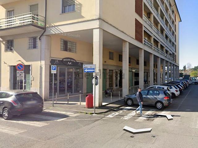 Locale Commerciale in vendita a Saione, Palazzo Del Pero