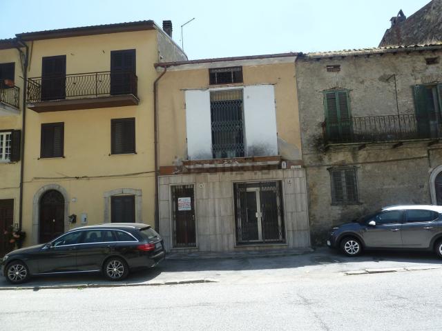 Locale Commerciale in vendita a Carsoli, Abruzzo