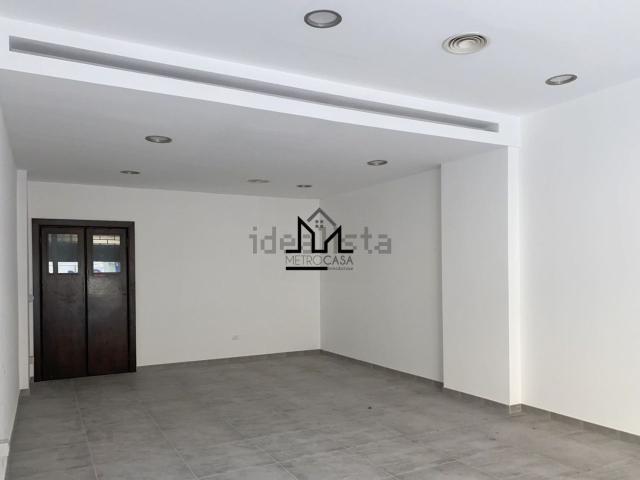 Locale Commerciale in vendita a VIII Circoscrizione, Palermo