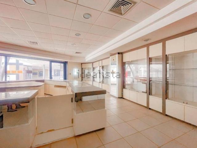 Locale Commerciale in vendita a Unione dei comuni del Distretto Ceramico, Formigine
