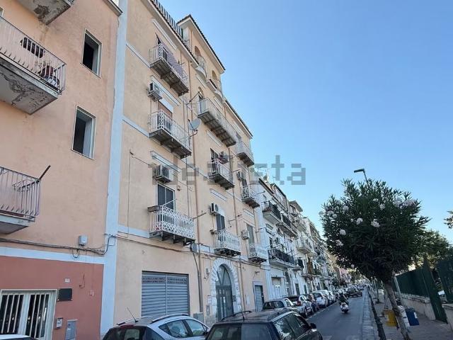 Locale Commerciale in vendita a Bacoli, Campania