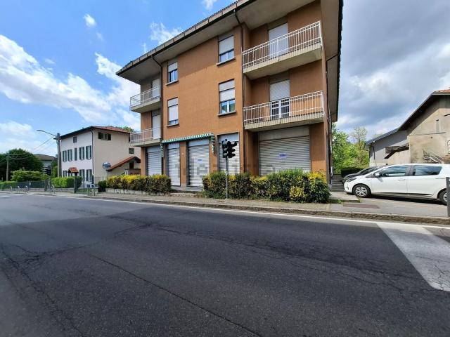 Locale Commerciale in vendita a Senna Comasco, Lombardia