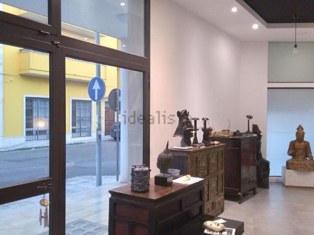 Locale Commerciale in vendita a Puglia, Lecce
