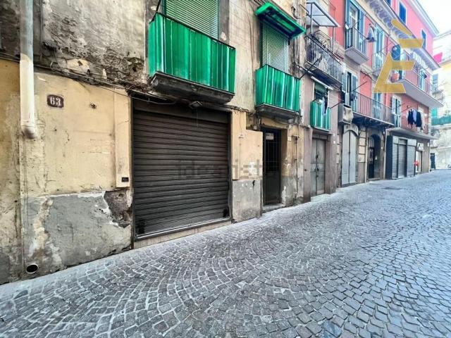 Locale Commerciale in vendita a Caporivo, Castellammare Di Stabia