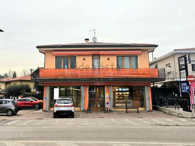 Locale Commerciale in vendita a Monselice, Veneto
