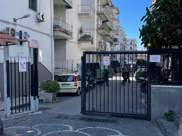 Locale Commerciale in vendita a Portici, Campania
