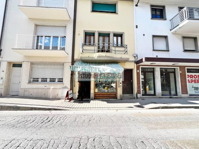 Locale Commerciale in vendita a Viareggio, Toscana