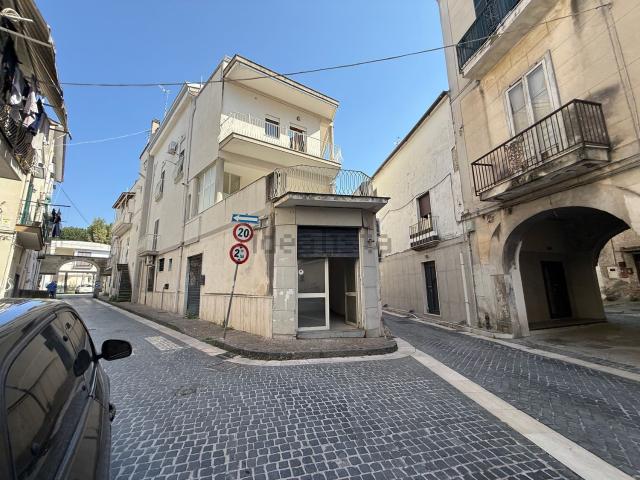 Locale Commerciale in vendita a Brusciano, Campania