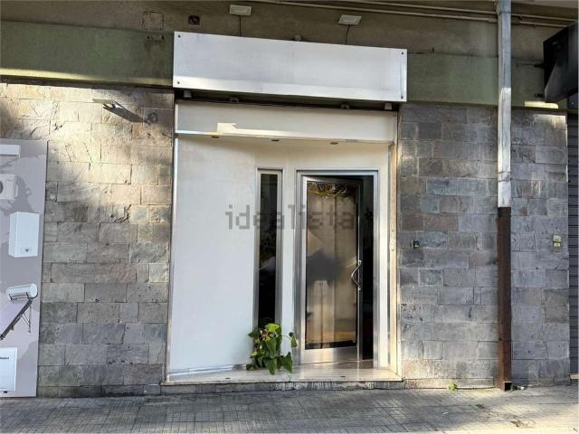 Locale Commerciale in vendita a Santa Chiara, Puglia