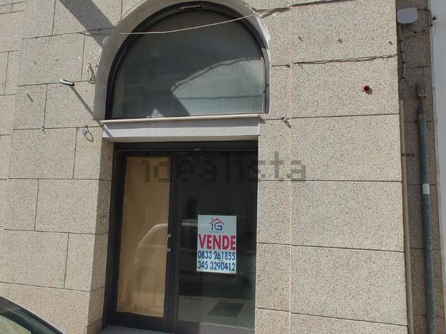 Locale Commerciale in vendita a Puglia, Lecce