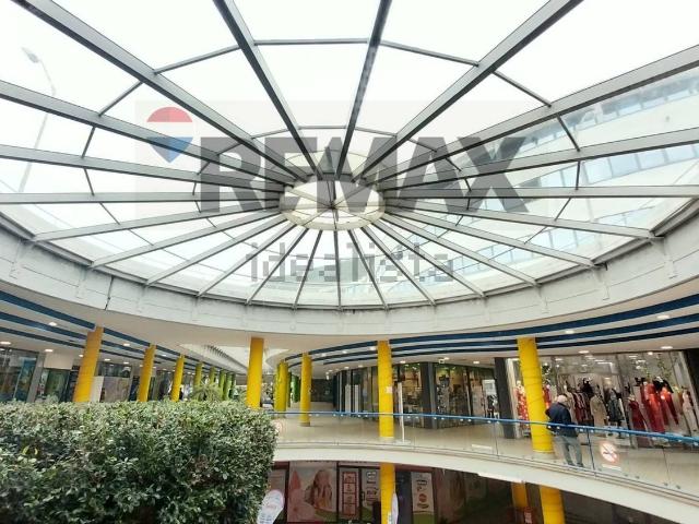 Locale Commerciale in vendita a Salerno