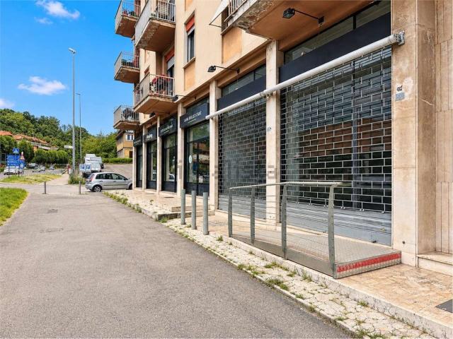 Locale Commerciale in vendita a Mariano Comense, Lombardia
