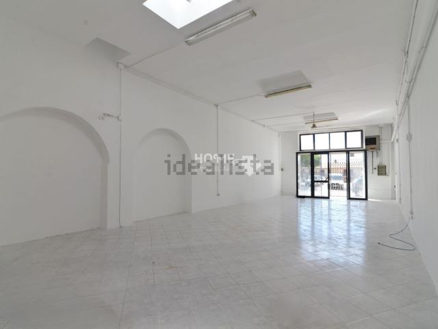 Locale Commerciale in vendita a Marche, Macerata