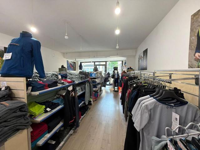 Locale Commerciale in vendita a Comunità della Vallagarina, Borgo Sacco
