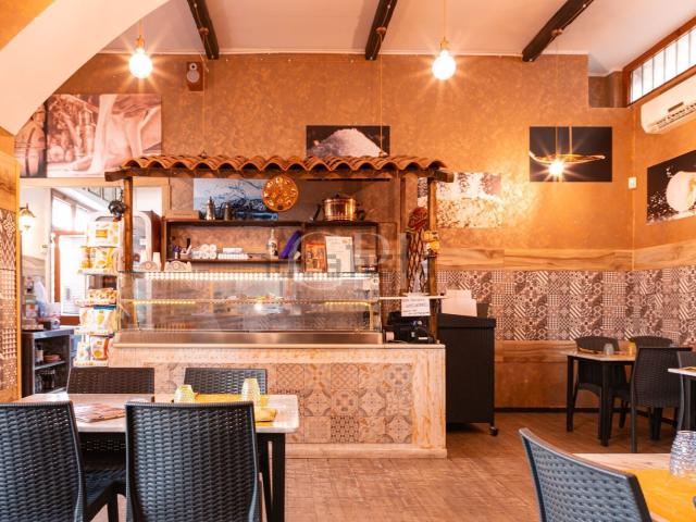 Locale Commerciale in vendita a Puglia, Lecce