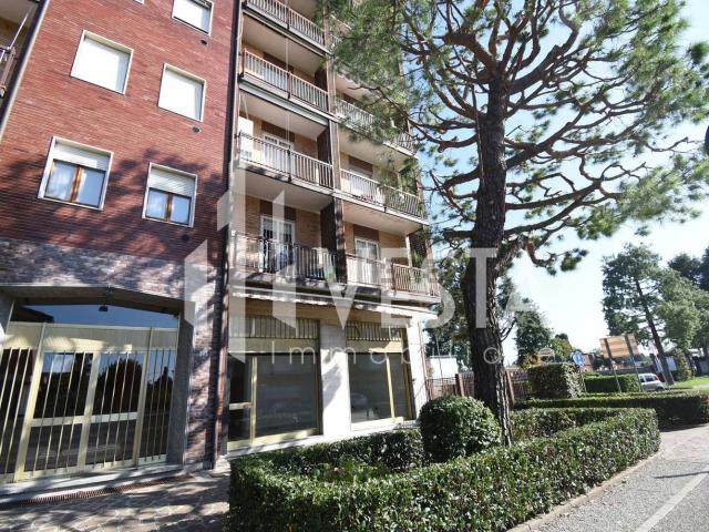 Locale Commerciale in vendita a Osnago, Lombardia