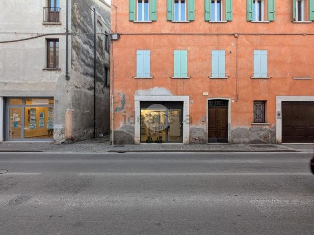 Locale Commerciale in vendita a Fiera-Catena, San Giorgio Di Mantova