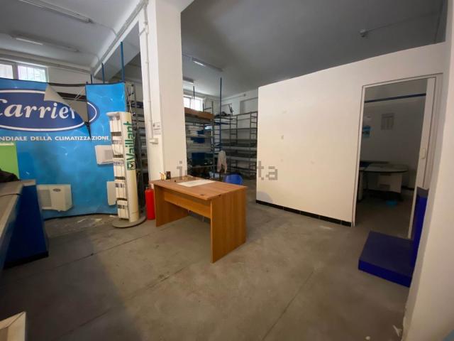 Locale Commerciale in vendita a Puglia, Taranto