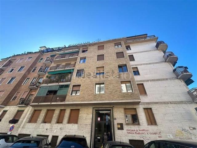 Locale Commerciale in vendita a Municipio 6, Milano