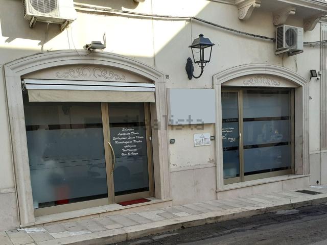 Locale Commerciale in vendita a Puglia, Taranto