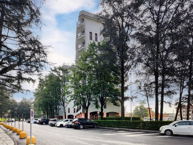 Locale Commerciale in vendita a Moncucco, Brugherio