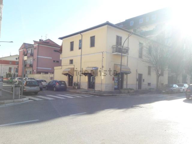 Locale Commerciale in vendita a Avezzano, Abruzzo