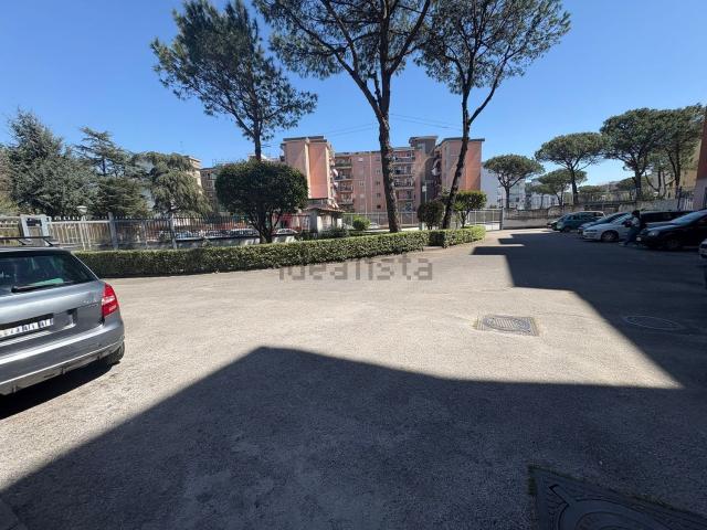 Locale Commerciale in vendita a Casalnuovo Di Napoli, Campania