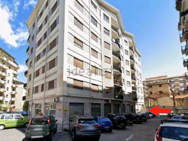Locale Commerciale in vendita a Città 2000, Calabria