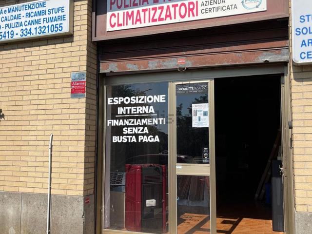 Locale Commerciale in vendita a Ronciglione, Lazio