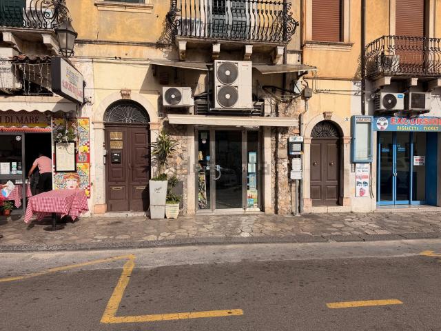 Locale Commerciale in vendita a Taormina, Sicilia