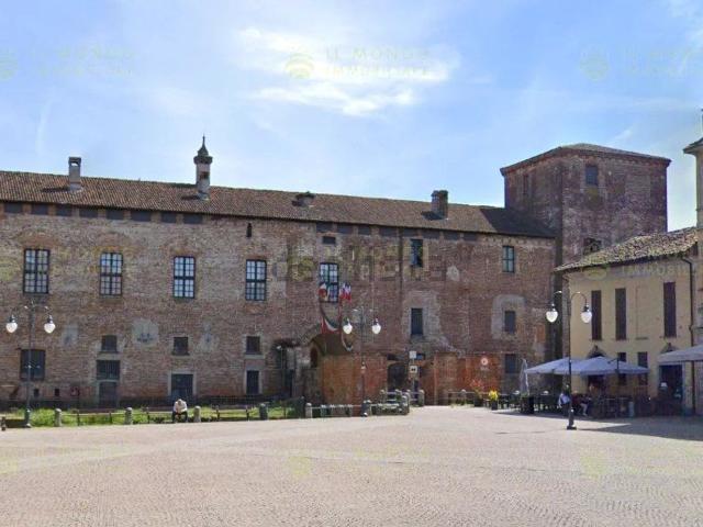 Locale Commerciale in vendita a Melegnano, Lombardia