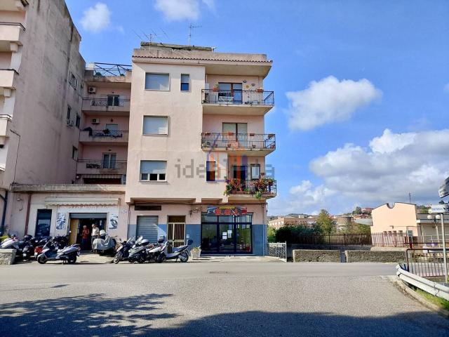 Locale Commerciale in vendita a Soverato Marina, Calabria