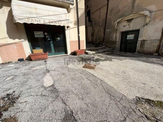 Locale Commerciale in vendita a Rocca Di Mezzo, Abruzzo