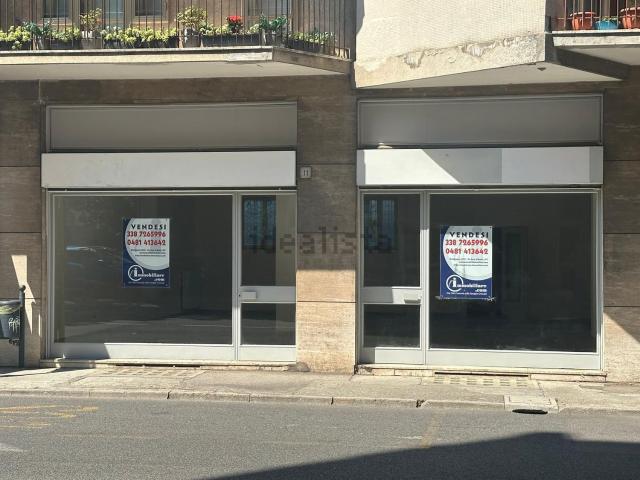 Locale Commerciale in vendita a Monfalcone, Gorizia / Gurize / Gorica