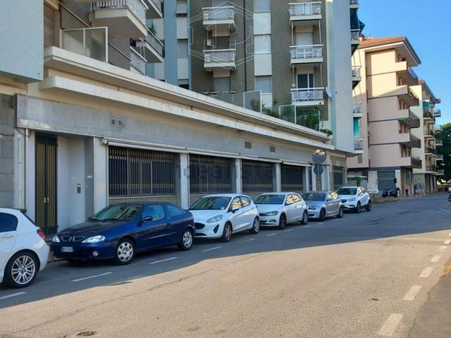Locale Commerciale in vendita a Oltreletimbro, Albisola Capo