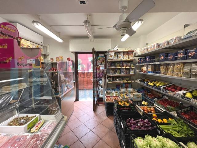 Locale Commerciale in vendita a Unione dei comuni Valli del Reno, Lavino e Samoggia, Zola Predosa