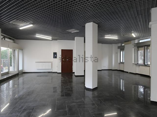 Locale Commerciale in vendita a Melzo, Lombardia