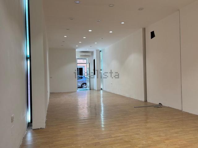 Locale Commerciale in vendita a Puglia, Brindisi