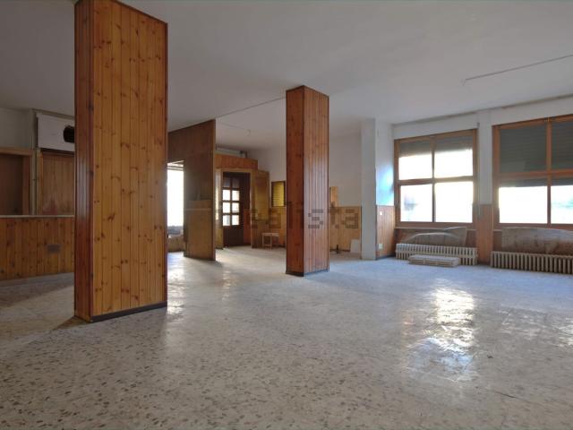 Locale Commerciale in vendita a Polle, Piemonte