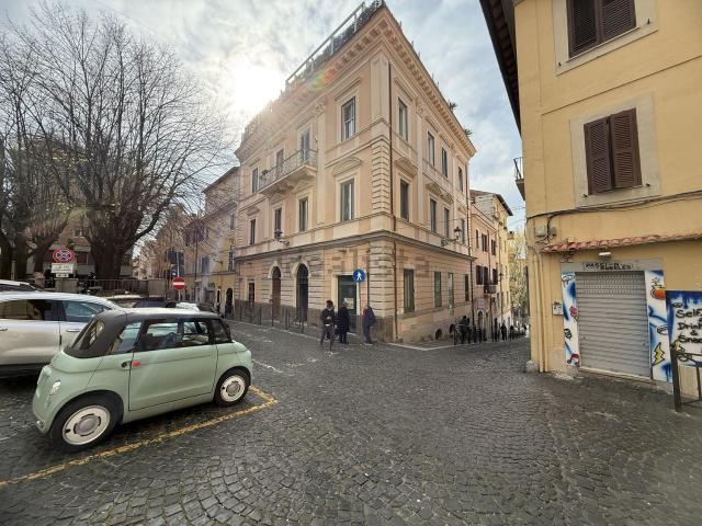Locale Commerciale in vendita a Roma Capitale, Lazio
