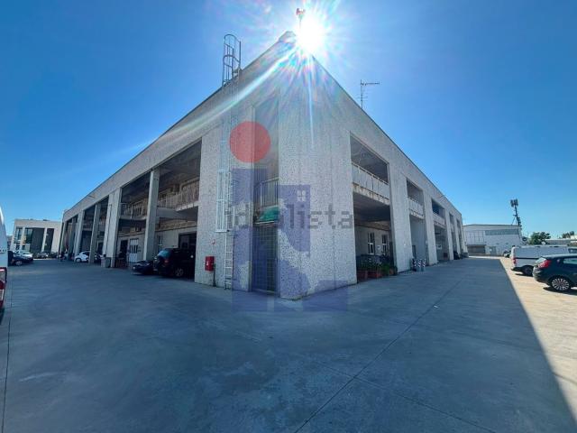 Locale Commerciale in vendita a Borgo Piave, Latina