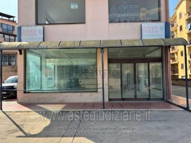 Locale Commerciale in vendita a Ragusa, Sicilia