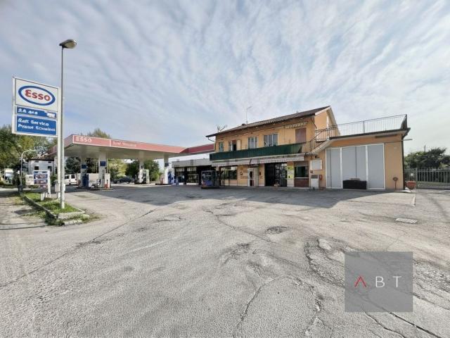 Locale Commerciale in vendita a Villa Del Conte, Veneto