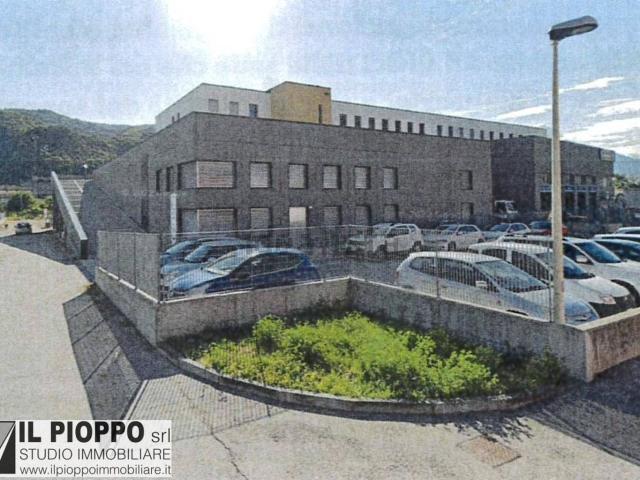 Locale Commerciale in vendita a Territorio Val d'Adige, Trento