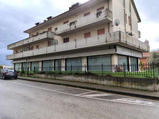 Locale Commerciale in vendita a Marche, Ascoli Piceno