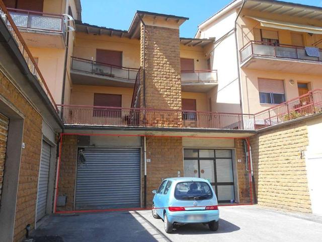 Locale Commerciale in vendita a Petriccio, Siena