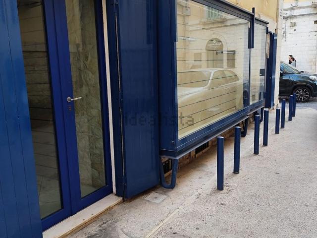 Locale Commerciale in vendita a Molfetta, Bari