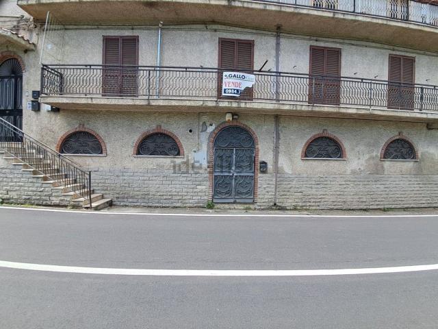 Locale Commerciale in vendita a Casali di Cosenza, Calabria