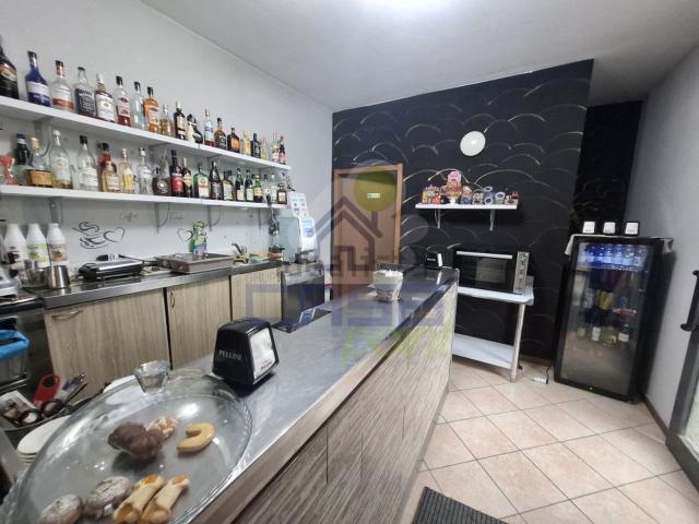 Locale Commerciale in vendita a Tre Case, Cortemaggiore
